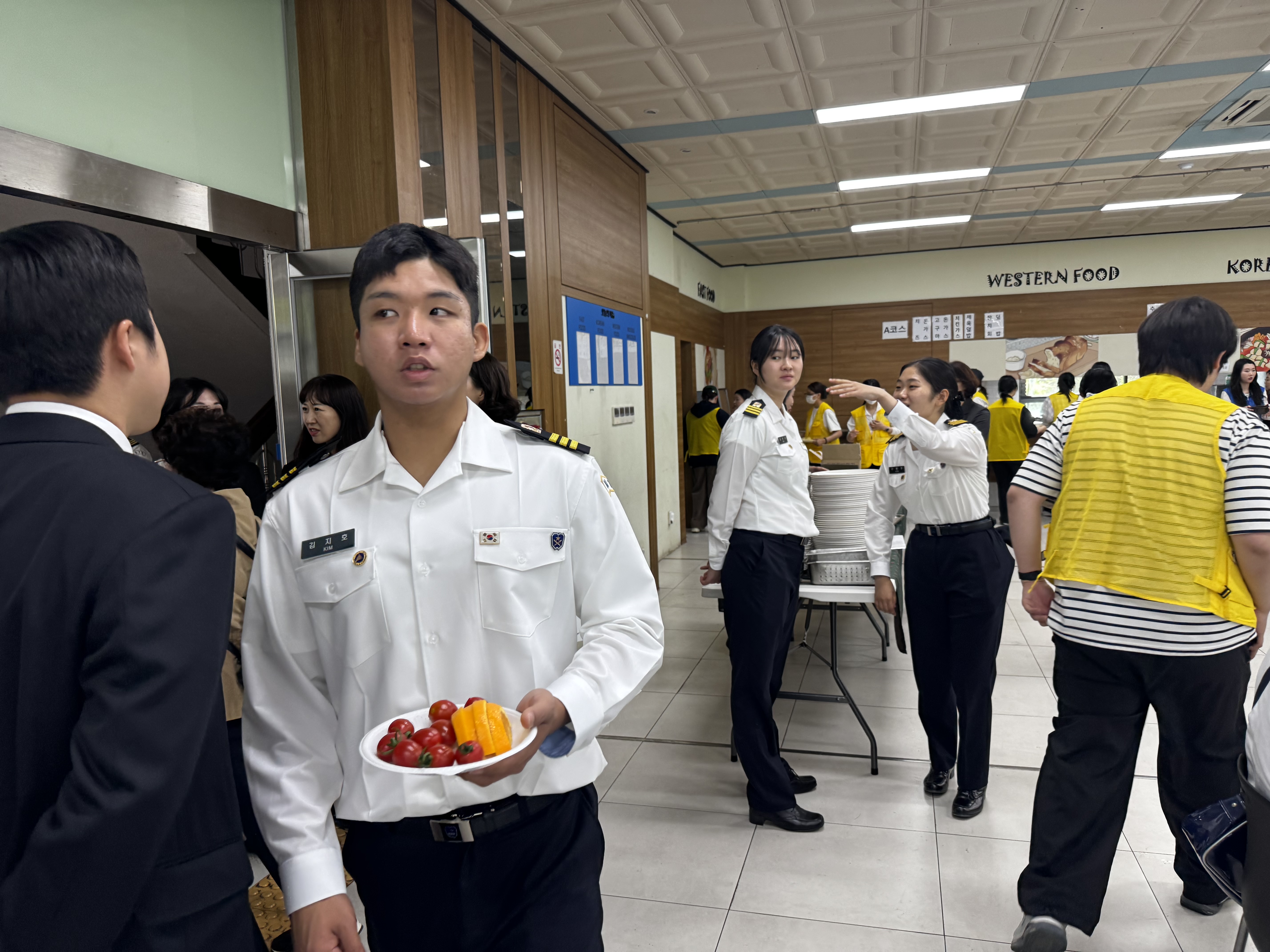 66기 어버이날 행사 안내 봉사 9번째 첨부파일 이미지