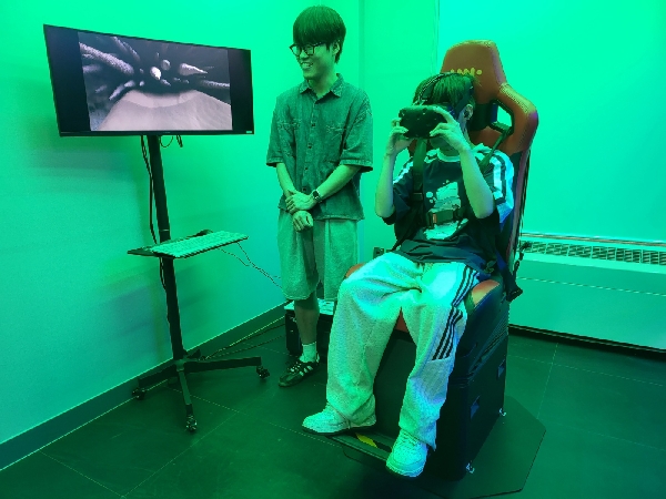 중국인 학생 센터 방문 1인승 모션 시뮬레이터 체험 대표이미지