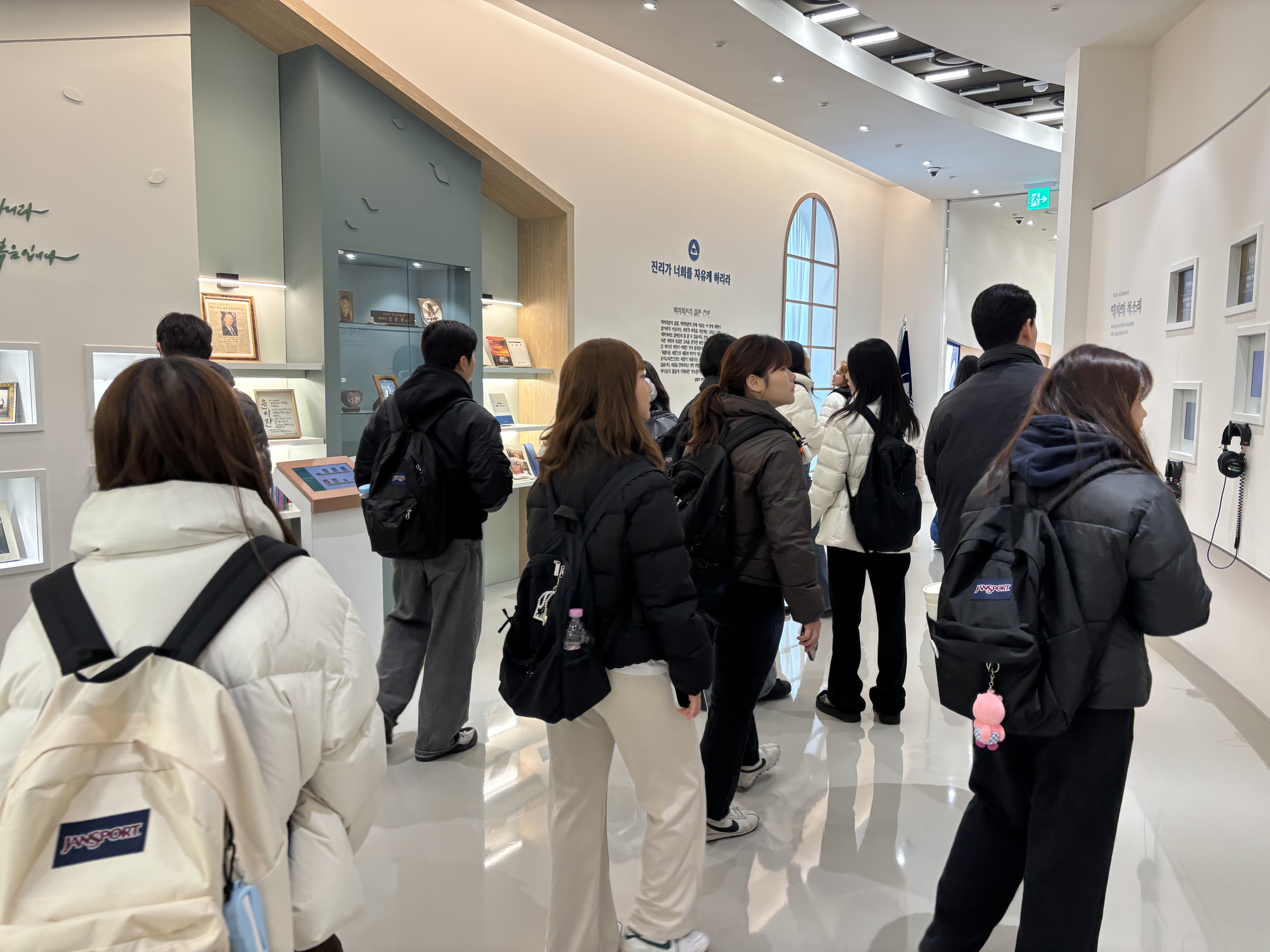 [2026.03.12] 백석대 물리치료학과 황수진 교수 반, 간호학과 민신홍, 윤미선 교수 반, 문화대 컴퓨터공학과 박미경, 김민영 교수 반 관람 4번째 첨부파일 이미지