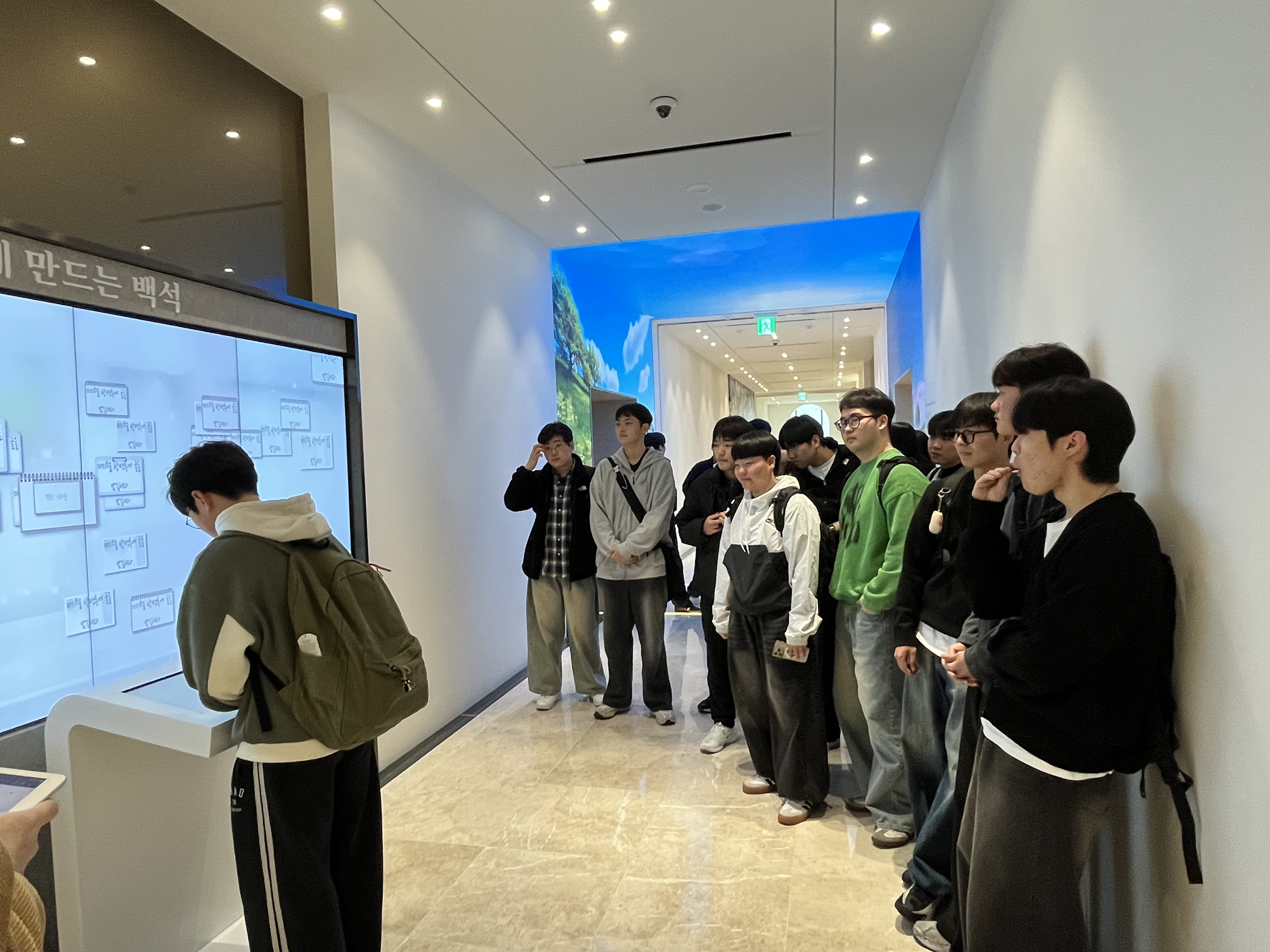 [2026.03.16] 백석대 경찰학부 임형진 교수, 문화대 간호학과 범은애 교수, 뷰티디자인학과 문금옥 교수 반 관람 4번째 첨부파일 이미지