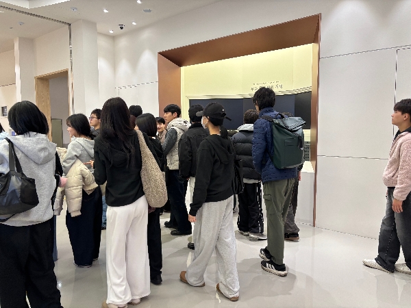 [2026.03.16] 백석대 경찰학부 임형진 교수, 문화대 간호학과 범은애 교수, 뷰티디자인학과 문금옥 교수 반 관람 대표이미지