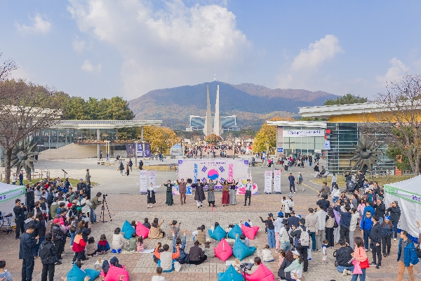 로컬코업스쿨 "2025 히어로페스타-히어로를 찾아서" 대표이미지