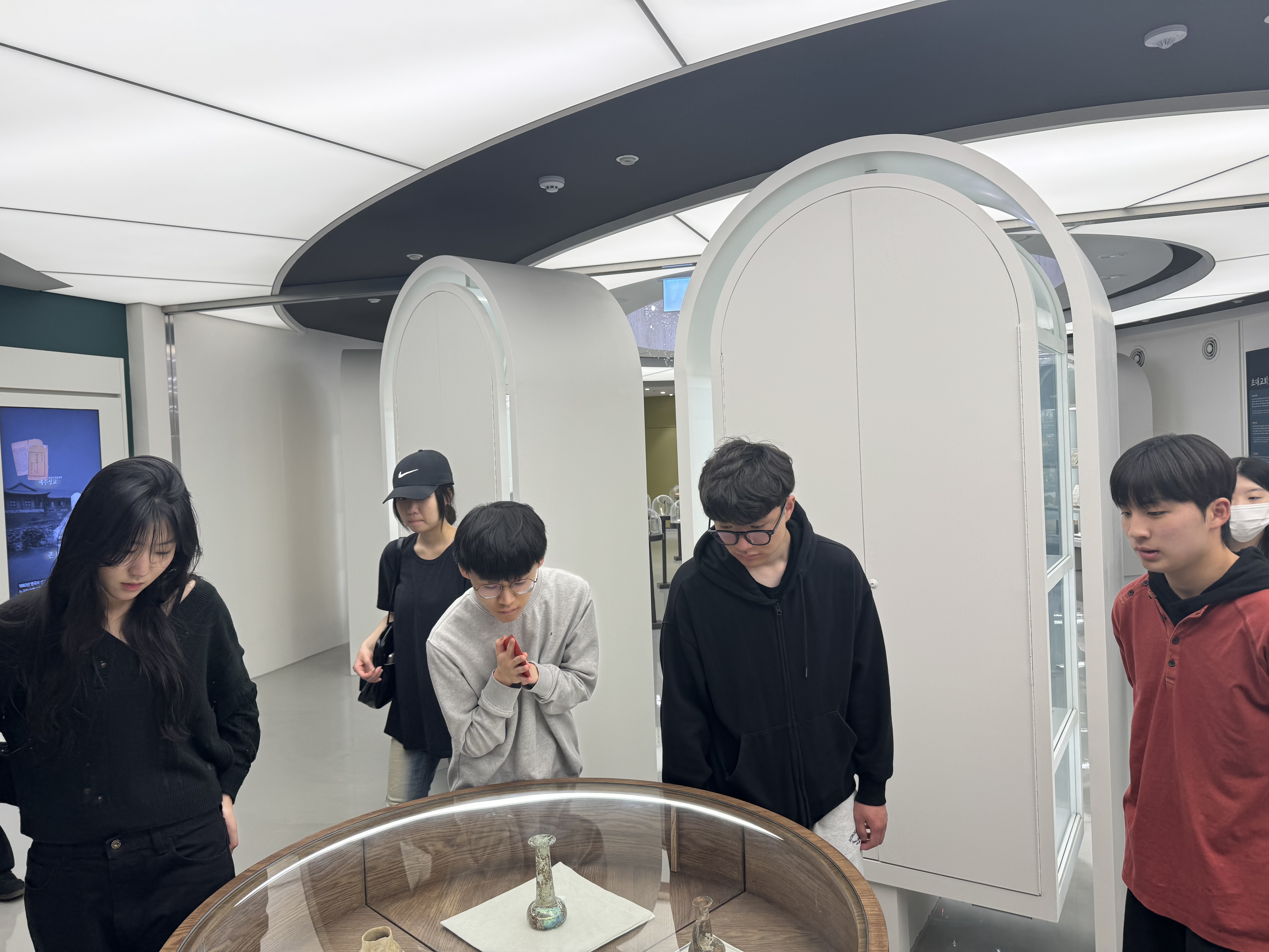 [2025.05.19]  백석대 어문학부 정정미 교수 반 관람 1번째 첨부파일 이미지