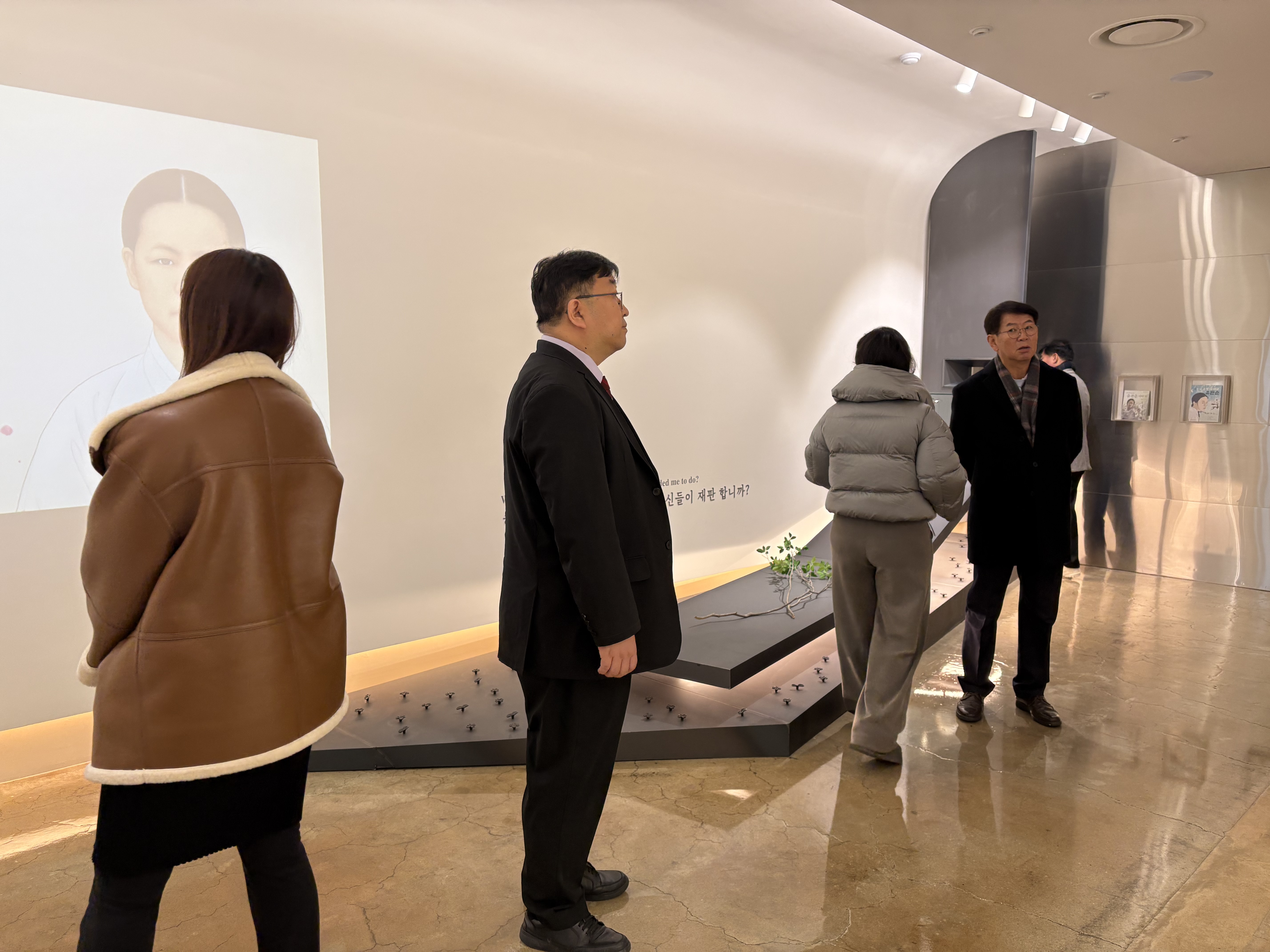 [2026.02.03] 조용철 교수 외 일행 관람 3번째 첨부파일 이미지