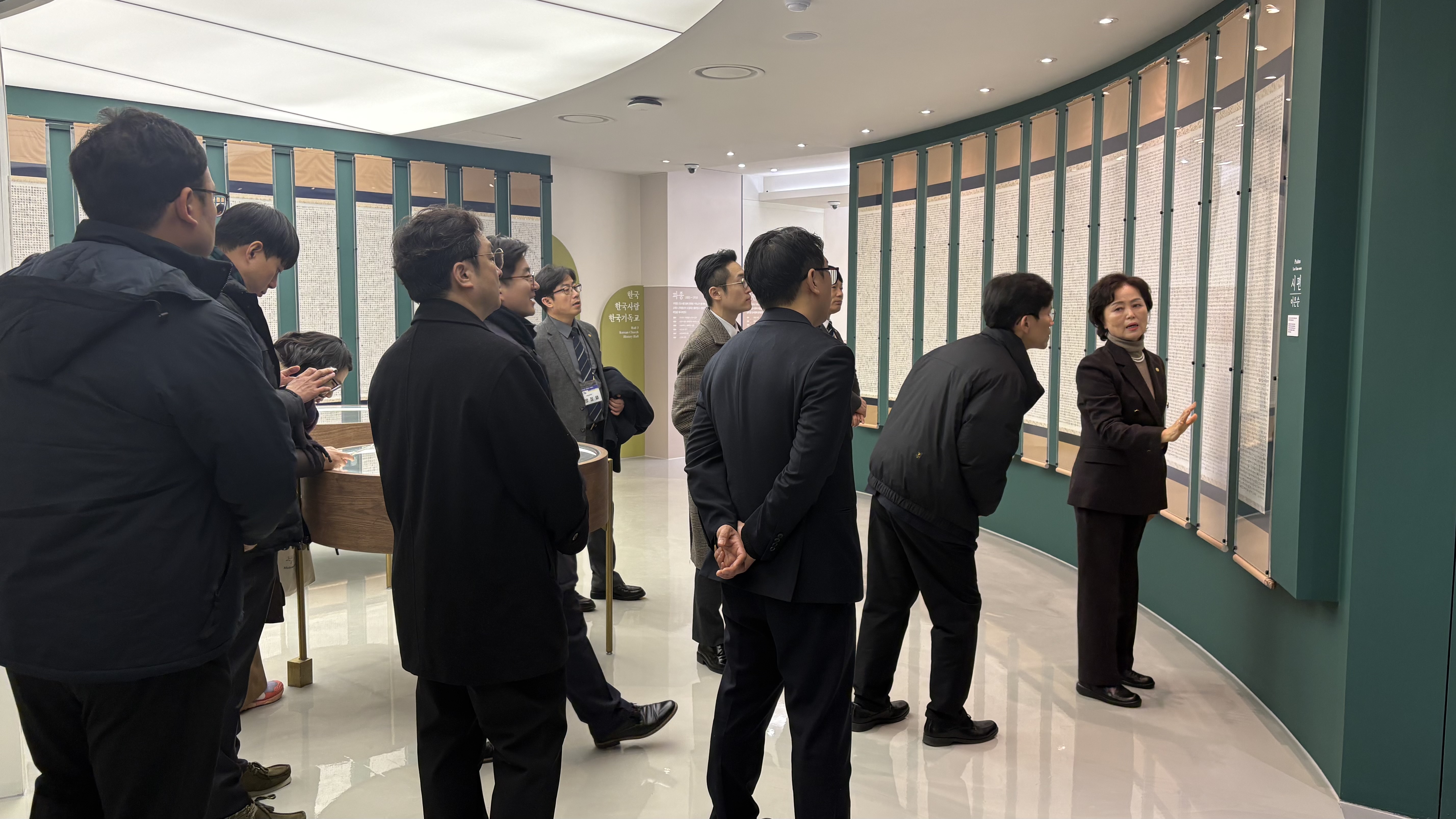 [2026.02.09] 신입교원연수 교수진 관람 4번째 첨부파일 이미지