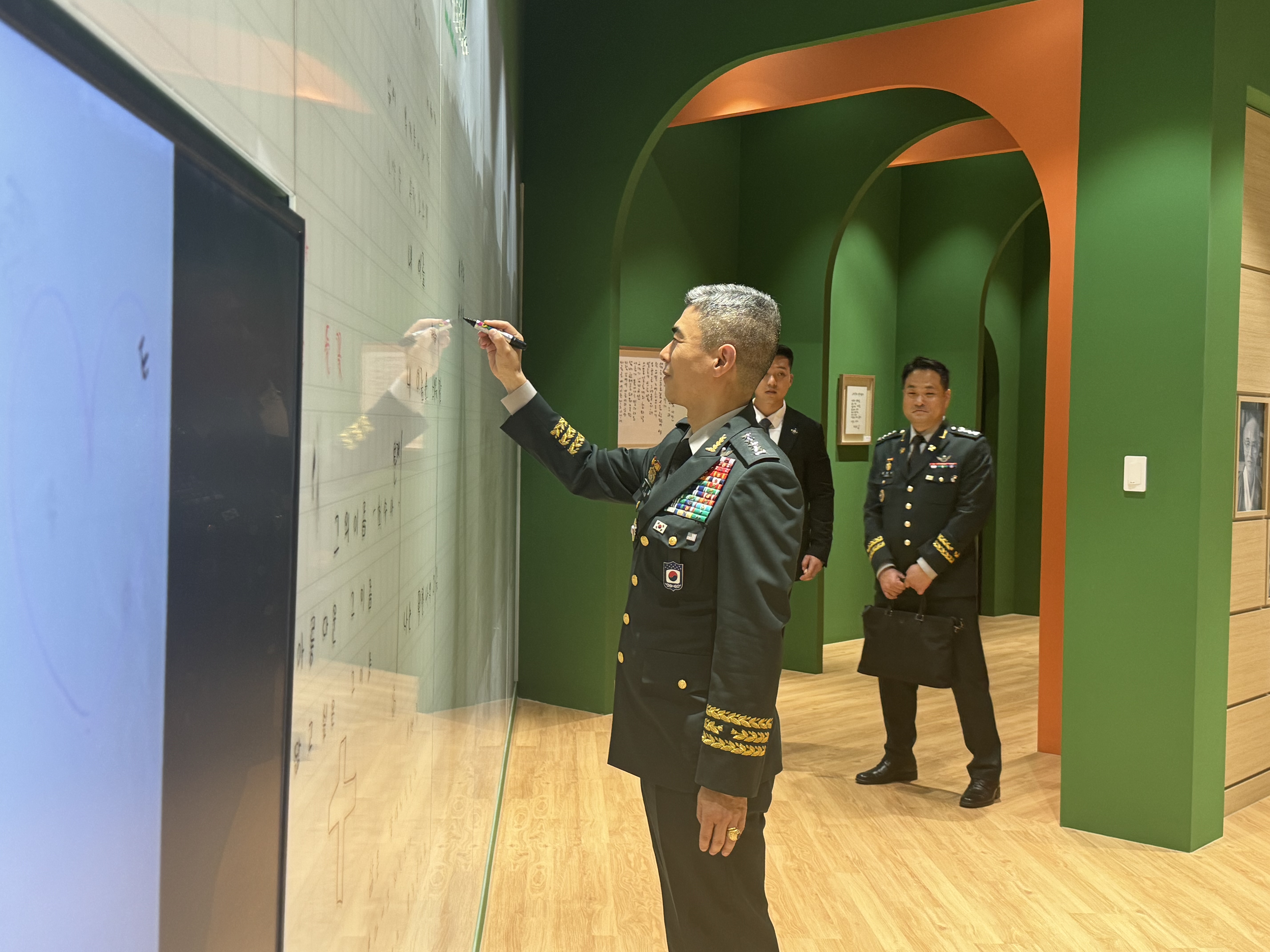 [2025.05.19] 한미연합사령부 강신철 대장 방문 2번째 첨부파일 이미지