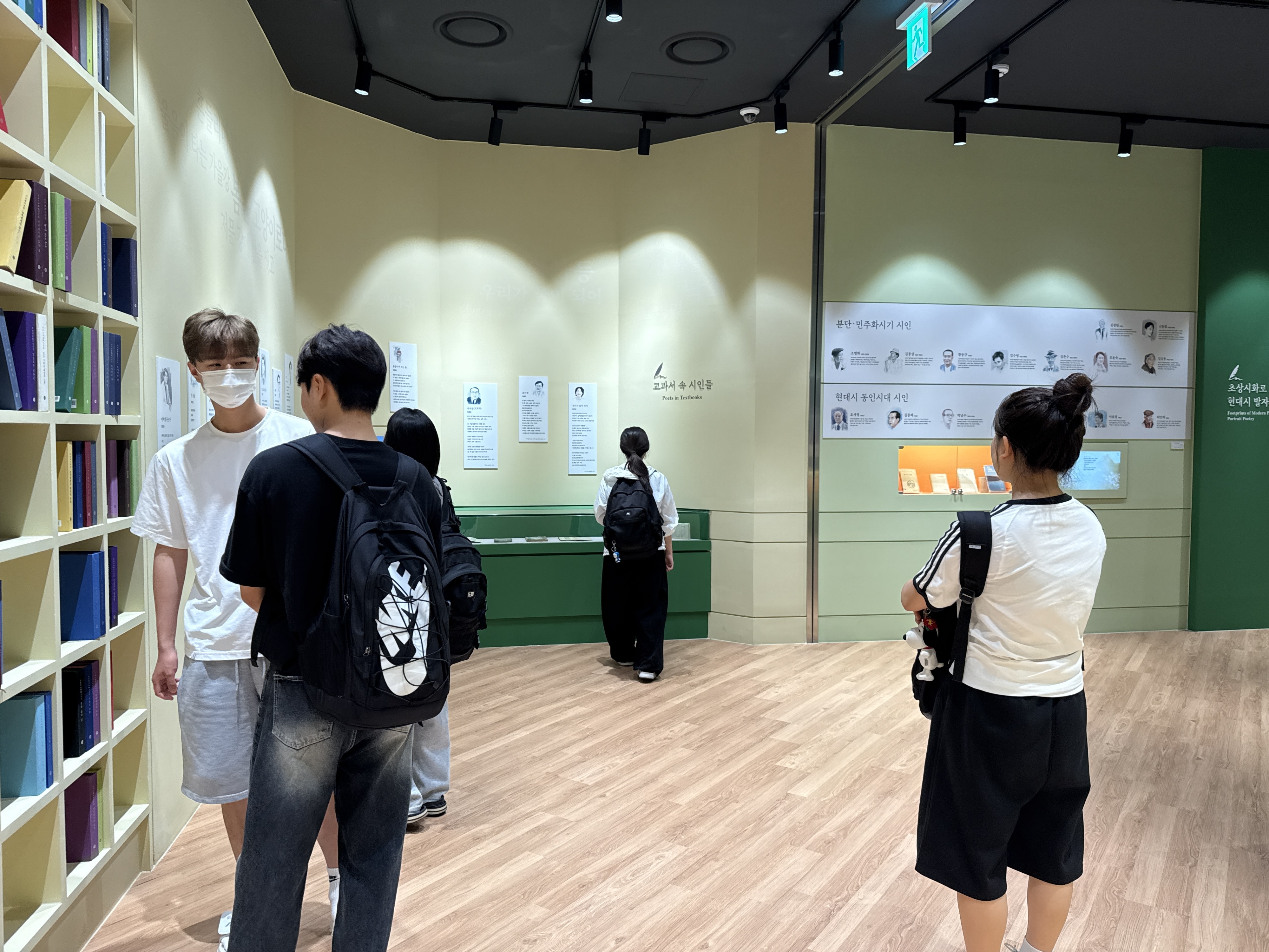 [2025.06.10] 백석대 사회복지학과 최명민 교수 반 관람 4번째 첨부파일 이미지