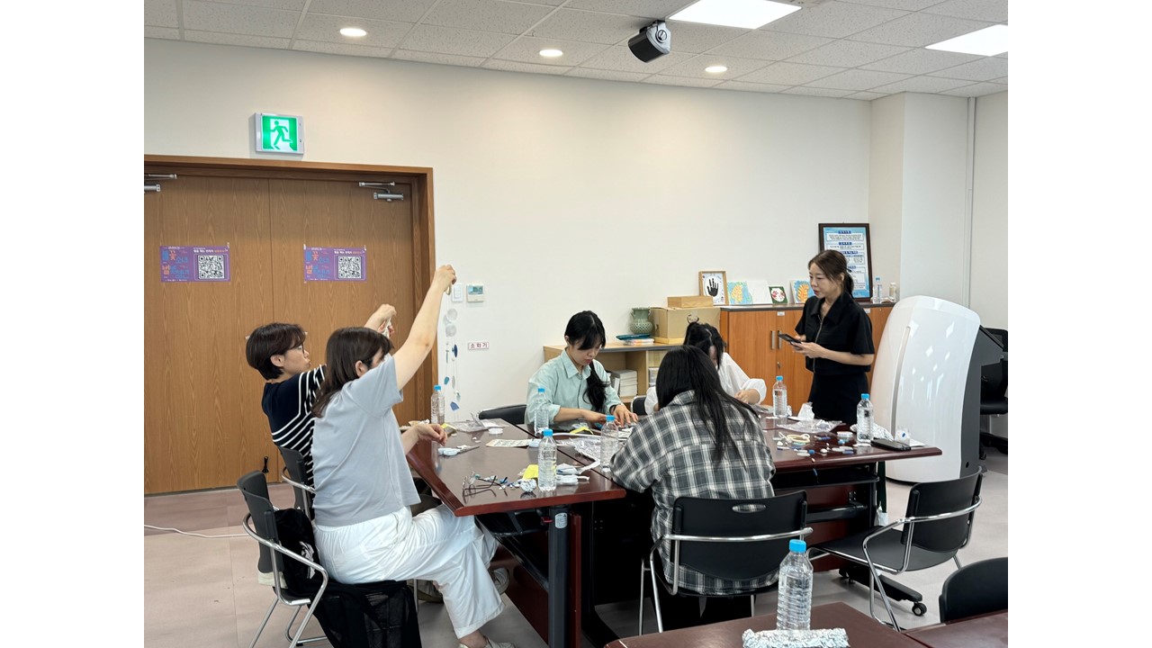 [2025.09.17, 27] 광복 80주념 기념행사 '불꽃소녀 별빛청년' 전시연계프로그램 2번째 첨부파일 이미지