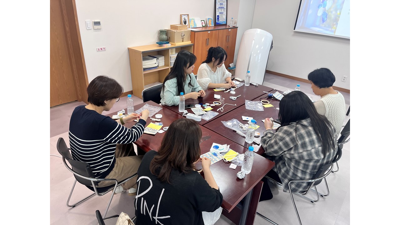 [2025.09.17, 27] 광복 80주념 기념행사 '불꽃소녀 별빛청년' 전시연계프로그램 3번째 첨부파일 이미지