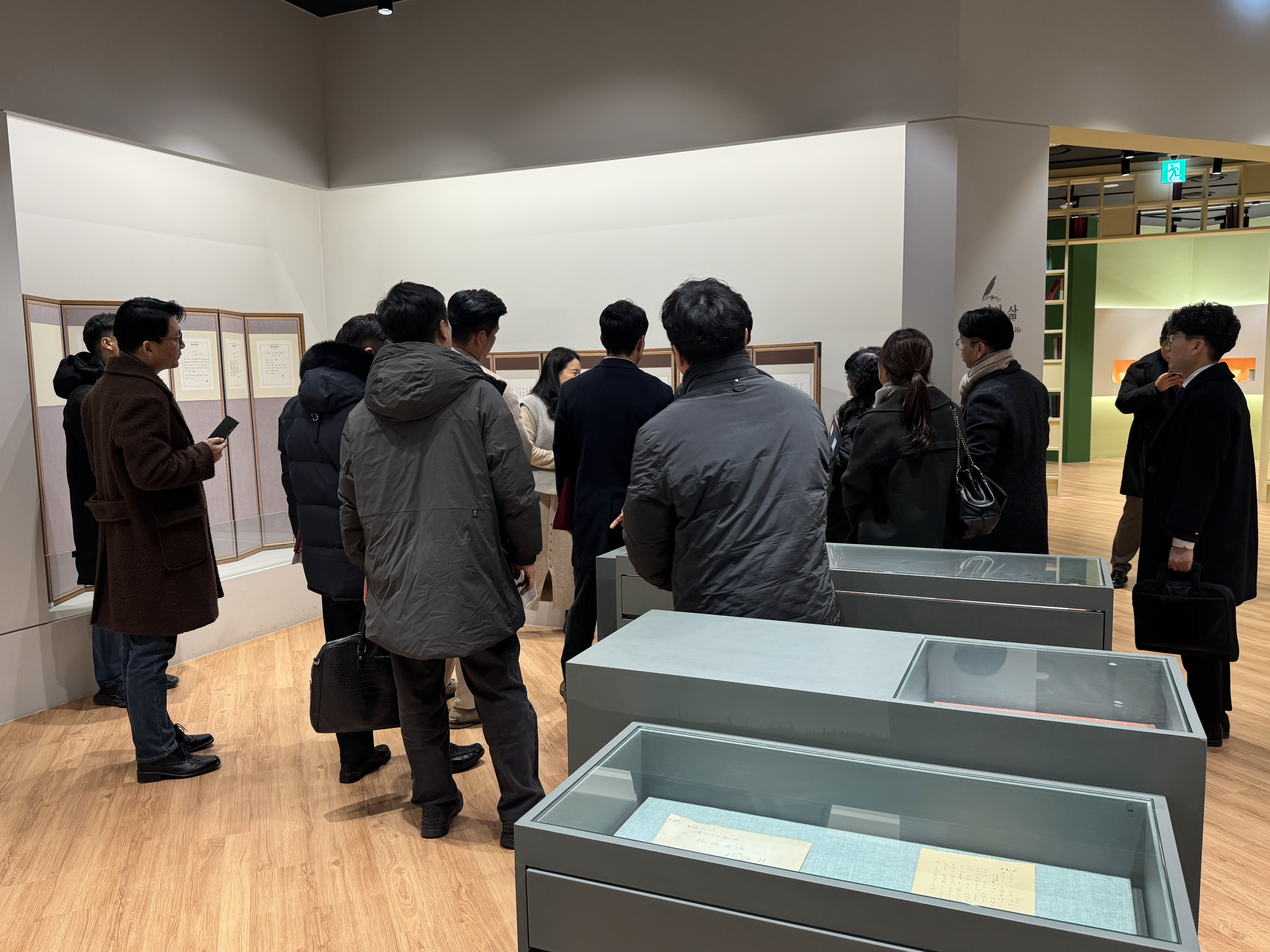 [2025.12.22] 해양경찰교육원 교수진들 관람 2번째 첨부파일 이미지