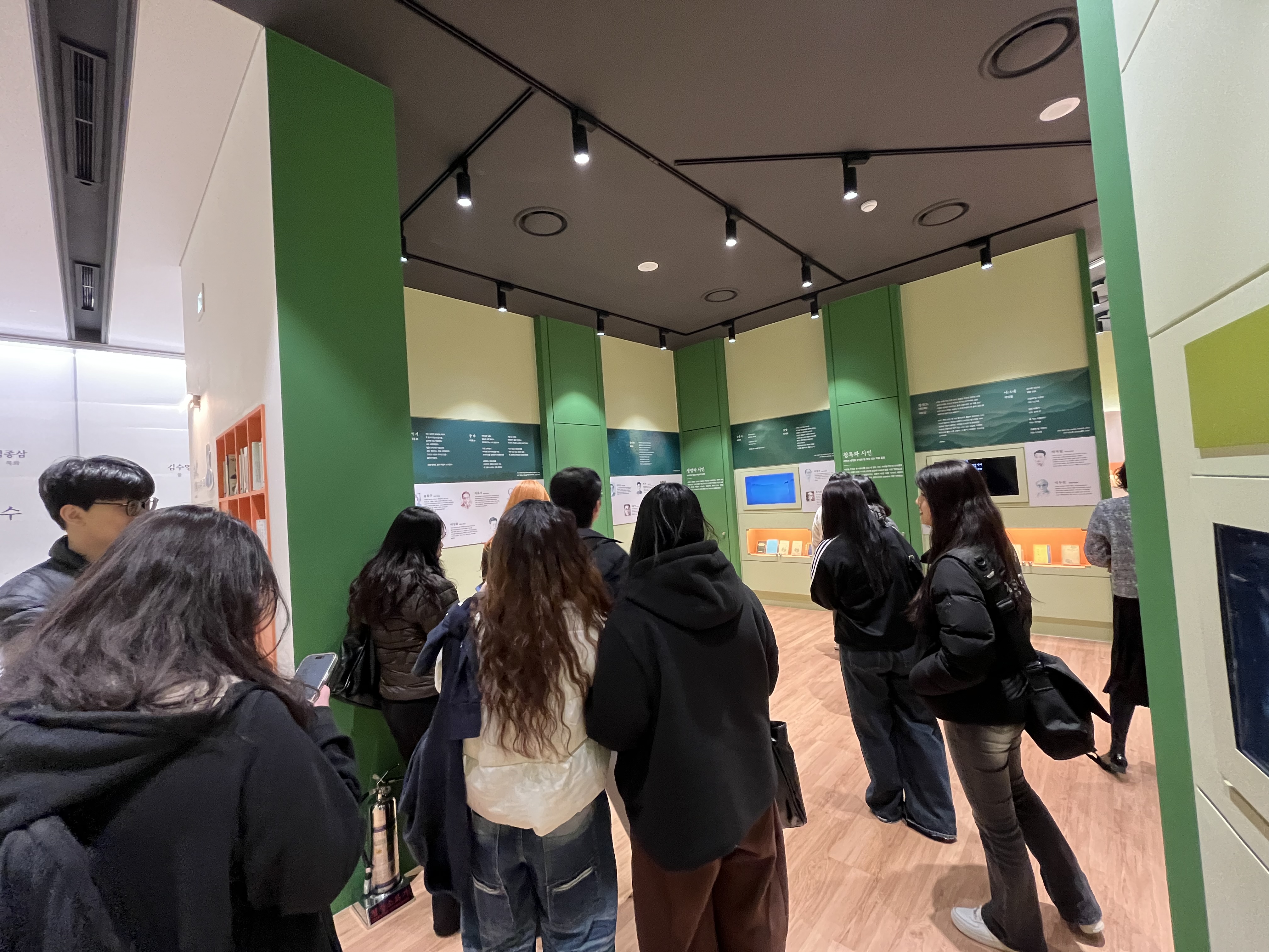 [2026.03.10] 문화대 간호학과 김현경 교수, 김민숙 교수 반 관람 1번째 첨부파일 이미지