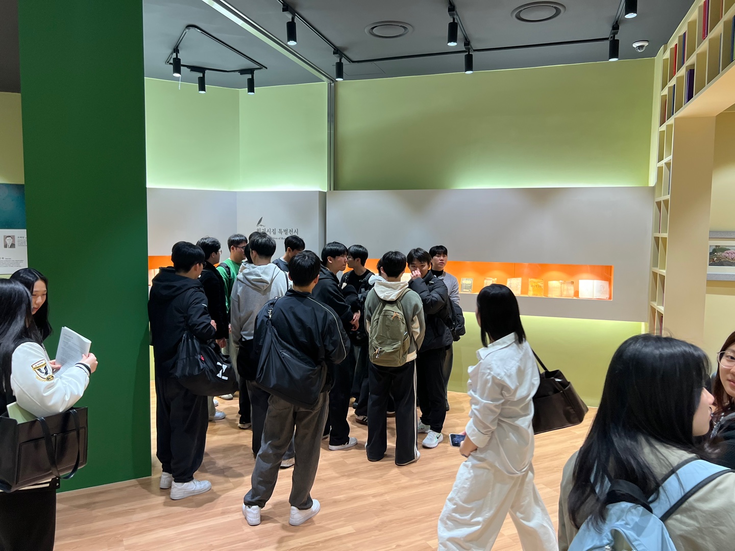 [2026.03.16] 백석대 경찰학부 임형진 교수, 문화대 간호학과 범은애 교수, 뷰티디자인학과 문금옥 교수 반 관람 2번째 첨부파일 이미지