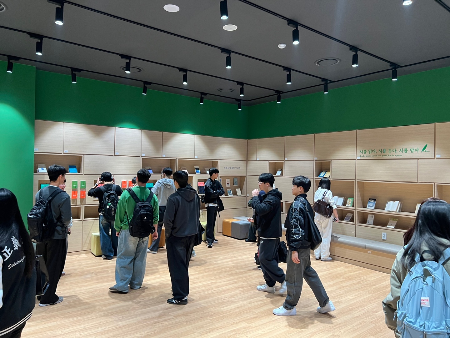 [2026.03.16] 백석대 경찰학부 임형진 교수, 문화대 간호학과 범은애 교수, 뷰티디자인학과 문금옥 교수 반 관람 3번째 첨부파일 이미지