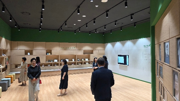 [2025.09.17] 천안시 장기요양협회 임원진 및 교수 관람 대표이미지
