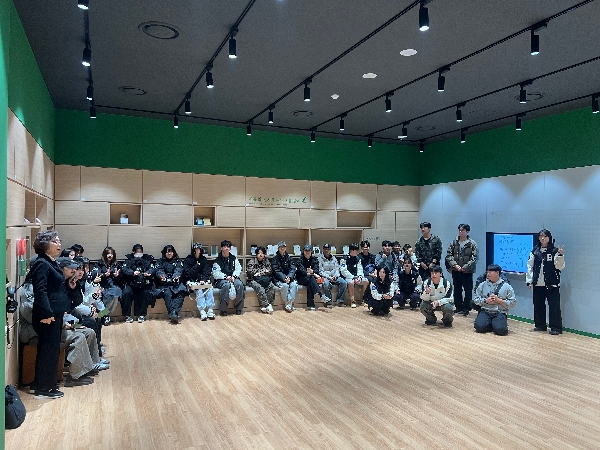 [2025.11.24, 26] 글쓰기수업 11, 13, 14시 학생들 관람 대표이미지