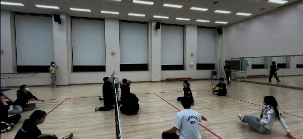 좌식배구부 대표이미지