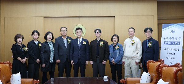 백석대와 함께한 따뜻한 동행… ‘백석 후원의 집’에 감사패 전해 대표이미지